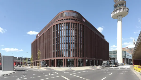 LISTER DREIECK HANOVER, DE | Office Building
GFA 30.497 m² | completion 2019 | DGNB Platin


