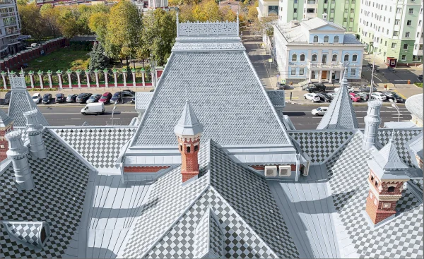 Haus Igumnov in Moscow. Roof RHEINZINK prePATINA blue-grey/graphit-grey. // RHEINZINK GmbH & Co. KG 