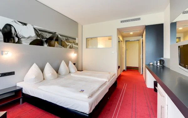 NOVINA HOTEL Herzogenaurach Herzo-Base / room example