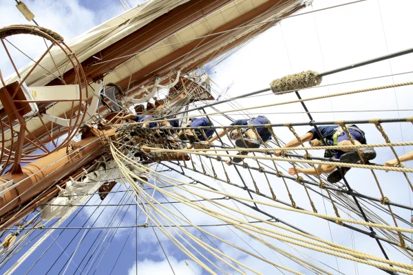 On all three yachts, the sails are still traditionally hoisted by hand. // SEA CLOUD CRUISES GmbH
