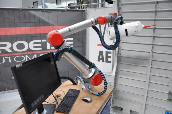 CoBot based Sealing Application for aircraft parts // BROETJE-AUTOMATION GmbH