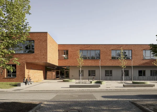 Elementary School, Potsdam
New pedagogy and new architecture.
The project was awarded the BDA Prize.