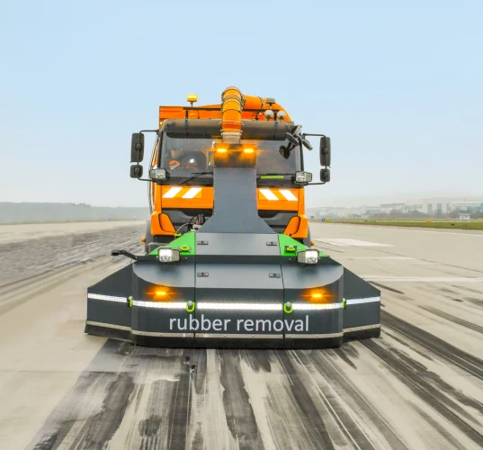 traffic-lines duo twister removing rubber on a runway // tl traffic-lines GmbH 