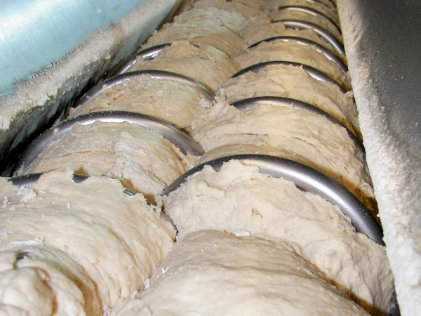 Continuous dough processing in the trough of the Codos NT