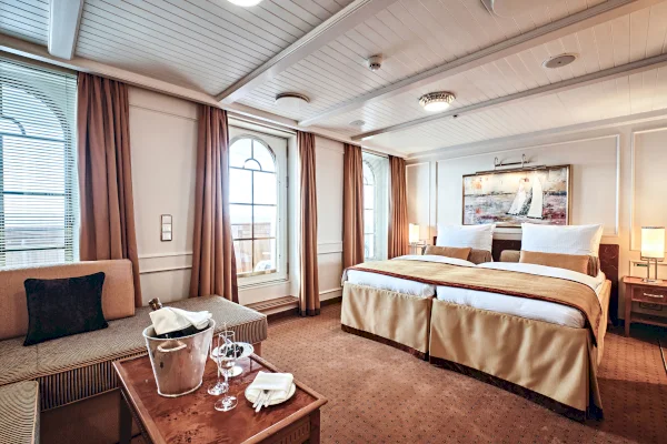 Owner suites: maritime elegance, style and comfort // SEA CLOUD CRUISES GmbH