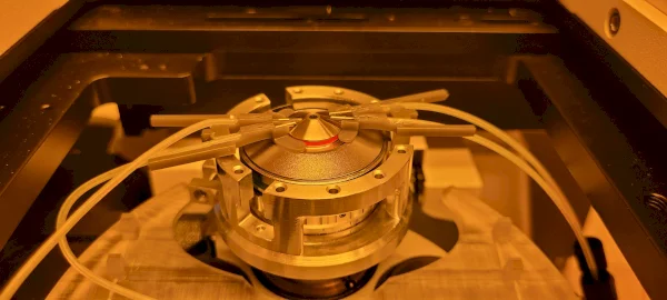 MergeOne printhead in a Nanoscribe Photonic Professional GT+ system // HETEROMERGE