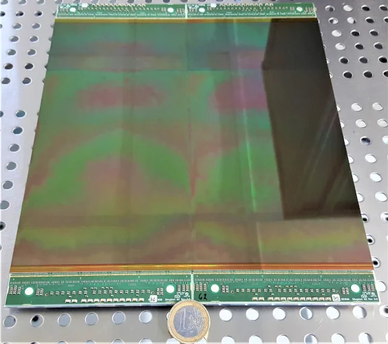Large image sensor assembly including sensor stitching up to 300 x 300 mm² // AIM Micro Systems GmbH